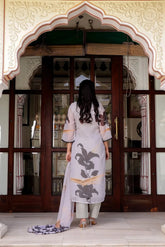 Women Grey Tabby Slik Print & Embroidered Kurta, Pant & Dupatta Straight